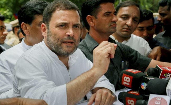 कांग्रेस अध्‍यक्ष राहुल गांधी ने मोदी पर उनके मार्गदर्शक आडवाणी का अपमान करने का लगाया आरोप