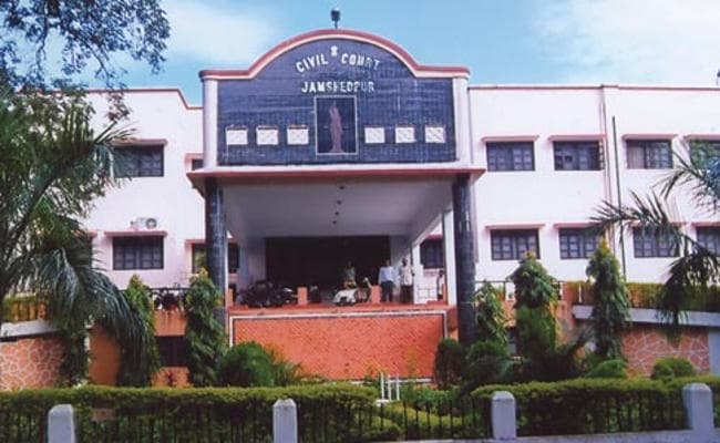 Jamshedpur : सास, ससुर और साली की गला रेतकर हत्या करने वाले प्रलय को उम्रकैद की सजा