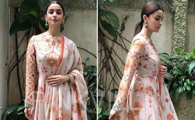 ऐथनिक ड्रेस में भी हॉट नजर आती हैं आलिया भट्ट