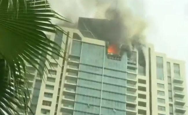 जिस बिल्डिंग में दीपिका पादुकोण रहती हैं उसमें लगी आग, अबतक 90 लोगों को बचाया गया