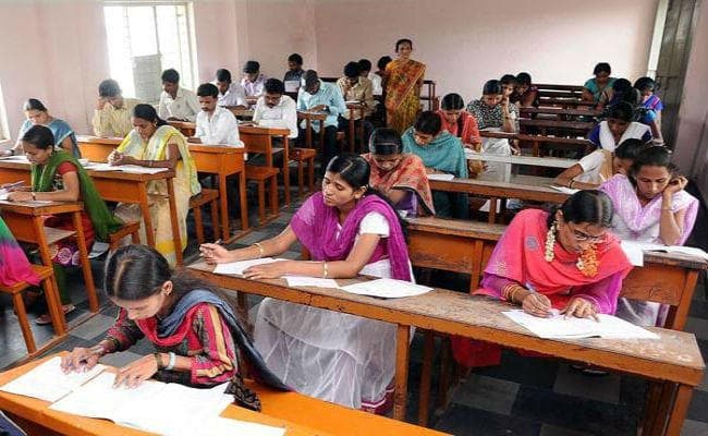 यूजीसी ने विवि को सितंबर तक परीक्षा लेने का दिया निर्देश, स्पेशल एग्जाम देने का भी रहेगा ऑप्शन