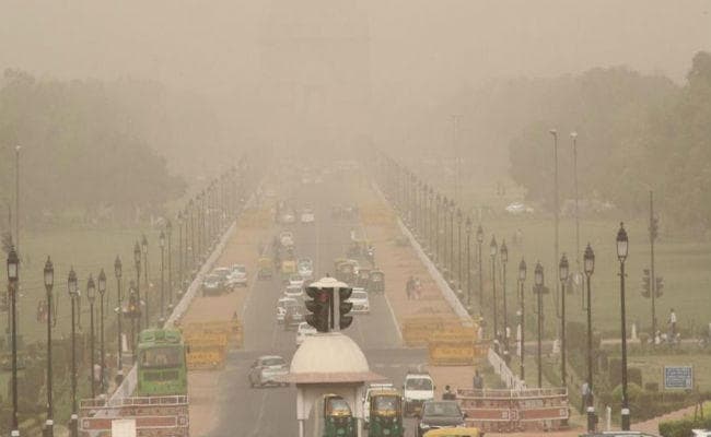 दिल्ली में छायी धुंध: धूल भरी हवा में सांस लेना हुआ मुश्‍किल, जानें वजह