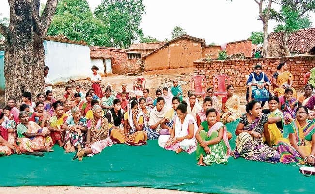 गुमला : 100 से अधिक आदिवासियों ने फिर की बैठक, कहा हमें हमारा धर्म चाहिए,नहीं तो इस्लाम कबूल कर लेंगे