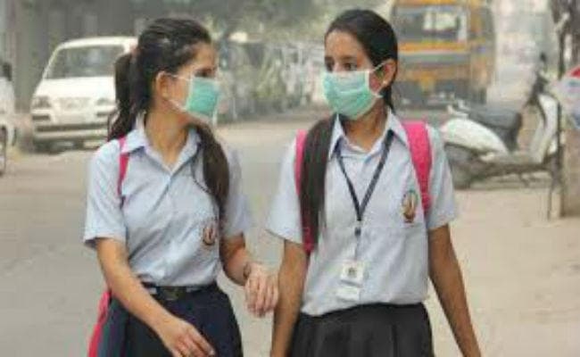 दिल्ली में फैला है धूल का गुबार अब तेज हवा की चेतावनी