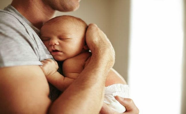 Paternity leave के लिए भारत सहित विश्व के 90 देशों में नहीं है कोई राष्ट्रीय नीति