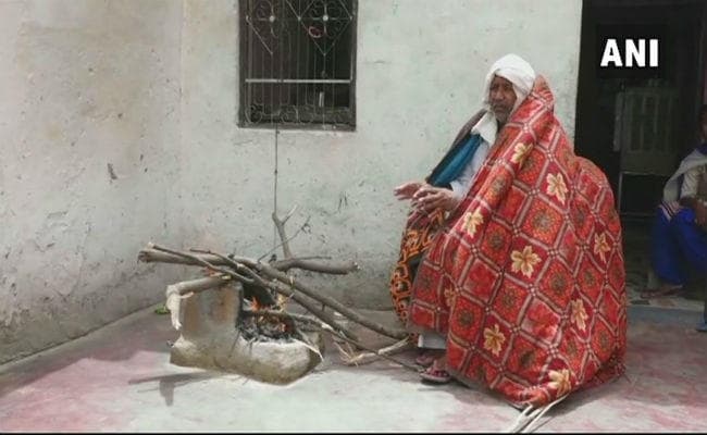 अजब-गजब: संतराम जो गरमी में ओढ़ते हैं कंबल, जाड़े में खाते हैं आइसक्रीम