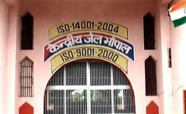 भोपाल की सेंट्रल जेल में पुरुषों के सामने ही करवाया गया Pregnancy Test!