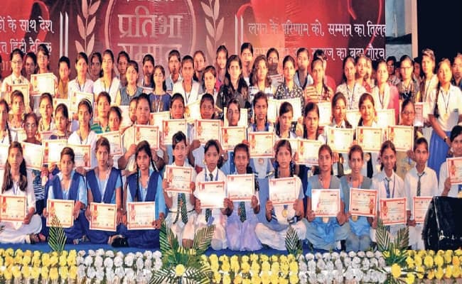 आसनसोल के 84 विद्यालयों के 415 टॉपरों को प्रभात खबर प्रतिभा सम्मान