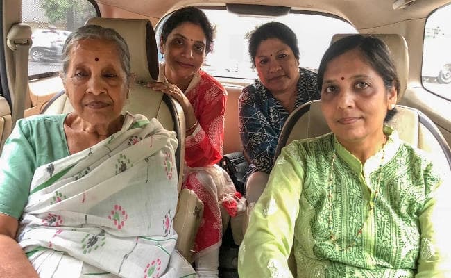 दिल्ली के उपराज्यपाल पर अरविंद केजरीवाल की पत्नी ने लगाया यह बड़ा आरोप