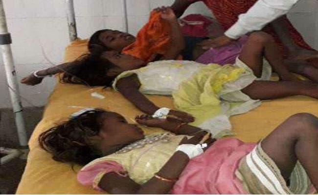 विषाक्त प्रसाद खाने से 40 से अधिक लोग बीमार, खतरे से बाहर