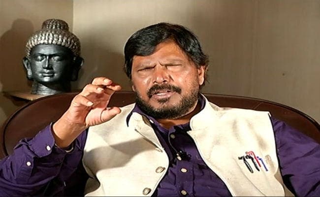 अठावले की अनोखी बैठक : बैंकों से एससी-एसटी को आवंटित कर्ज का मांगा ब्यौरा
