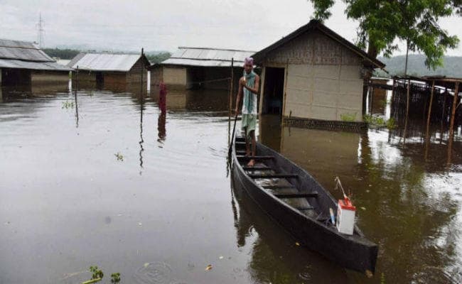पूर्वोत्तर में बाढ़ का कहर, 12 लोगों की मौत, असम-मणिपुर में स्थिति बिगड़ी