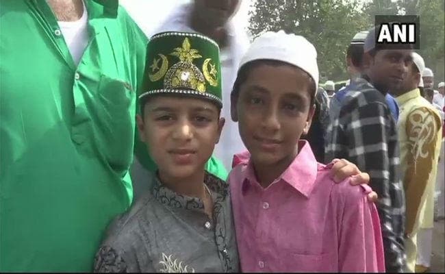 हर्षोल्लास के साथ पूरे देश में मनायी जा रही है ‘ईद’, राष्ट्रपति और पीएम मोदी ने दी बधाई