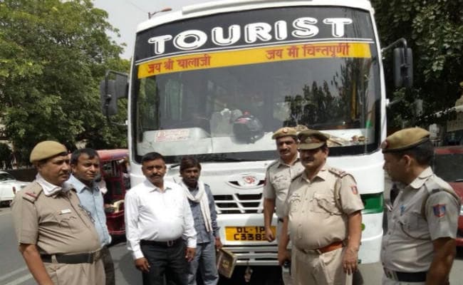 दिल्ली : आम आदमी पार्टी के प्रदर्शन को लेकर पांच मेट्रो स्टेशन बंद, पुलिस की कड़ी सुरक्षा