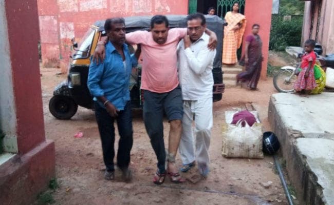 गुमला में लोहरदगा के तीन आभूषण व्यवसायियों से लूटपाट, एक को मारी गोली