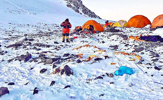 अब भी माउंट एवरेस्ट पर पड़ा है 50 टन कचरा