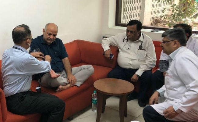 सत्‍येंद्र जैन के बाद सिसोदिया को ले जाया गया अस्पताल, अनशन से बिगड़ी तबीयत