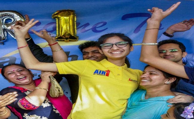 AIIMS के एमबीबीएस में दाखिले का रिजल्ट घोषित, एलिजा बंसल टॉप, बिहार की कल्पना का 72वां स्थान