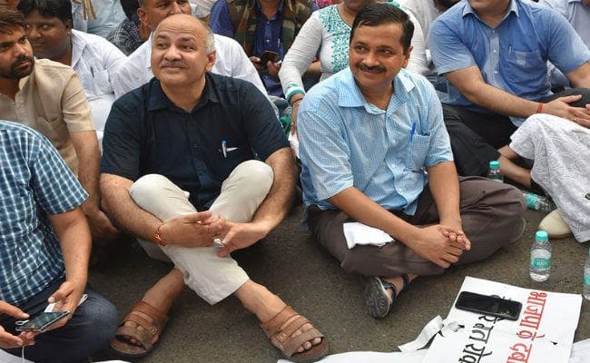 अरविंद केजरीवाल ने नौ दिन बाद खत्म किया धरना