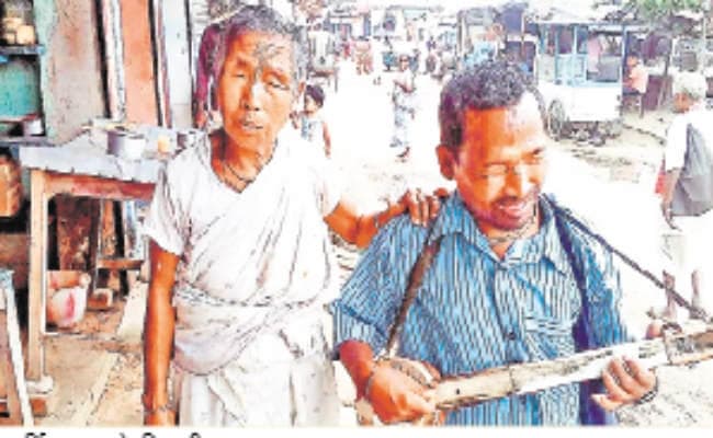 दिव्यांग संगीत कलाकार का जीना दूभर