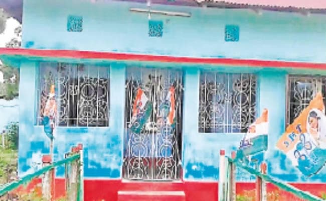 ग्रामीणों ने रेंज कार्यालय में जड़ा ताला, हाथियों के हमले से लोगों में फूटा आक्रोश