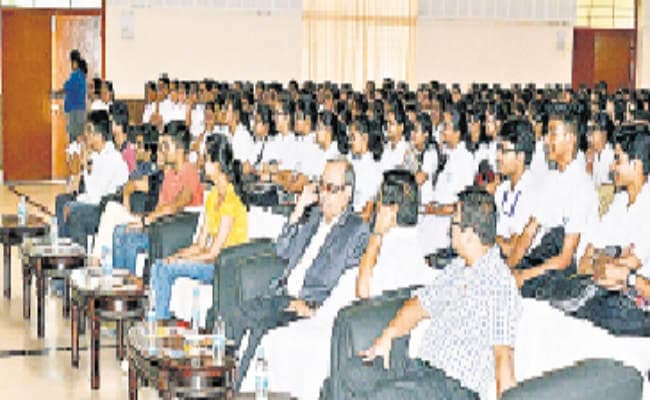 लक्ष्य पर ध्यान दें, सफलता जरूरी मिलेगी : एके सिंह