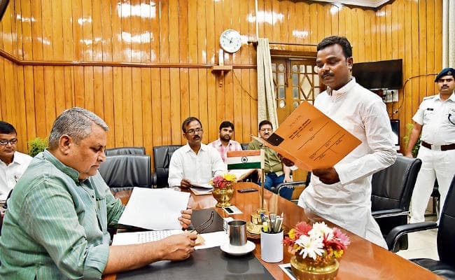 जोकीहाट विधायक के शपथ ग्रहण में नहीं दिखा राजद का कोई नेता