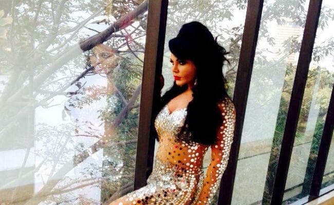 राखी सावंत और अर्शी खान ने सलमान खान से कर डाली 5 करोड़ की डिमांड, जानें वजह