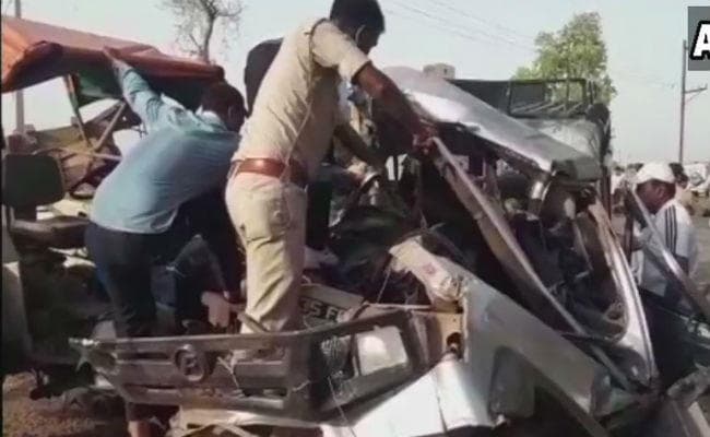 मुरैना में ट्रैक्टर-ट्रॉली की जीप से भिड़ंत, 15 की मौत