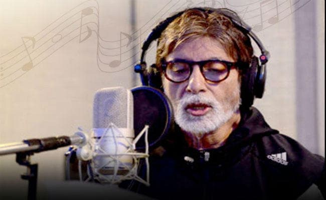 #WorldMusicDay पर अमिताभ बच्चन ने हेडफोन लगाकर की तसवीर शेयर