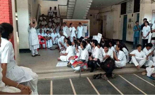 रांची : हड़ताल में शामिल 35 नर्सों को रिम्स ने हटाया