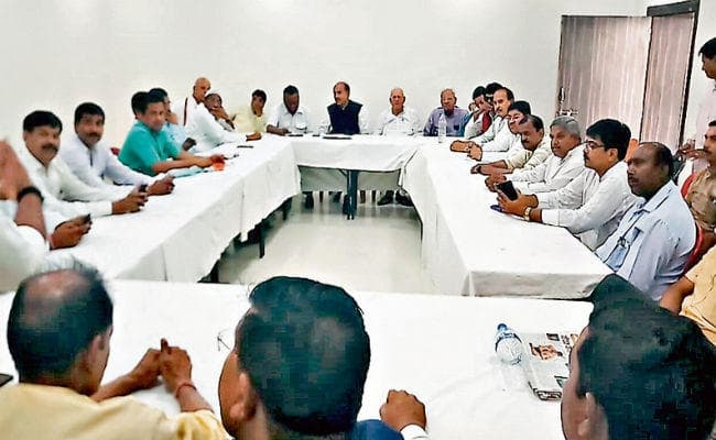 कांग्रेस की बैठक, निराश नेताओं ने प्रभारी पर फिर साधा निशाना कहा, हेमंत-बाबूलाल जिंदाबाद कहेंगे तो पार्टी कैसे आगे बढ़ेगी