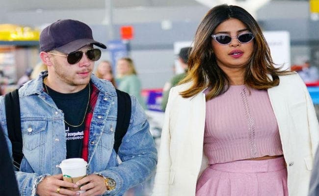 PICS: निक जोनस के साथ भारत आयीं प्रियंका चोपड़ा, मम्मी आैर दोस्तों से करायेंगी Introduce