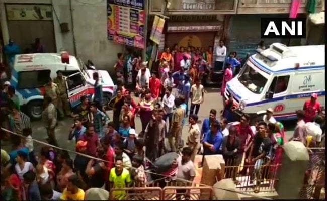 गुजरात : वड़ोदरा में नौवीं कक्षा के छात्र का शव बाथरूम से बरामद, जांच में जुटी पुलिस