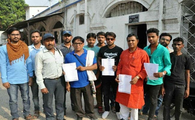 खूंटी रेपकांड के विरोध में पलामू के कलाकारों ने मुख्यमंत्री को सौंपा मांगपत्र