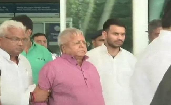 लालू प्रसाद से तारिक अनवर ने मुंबई के अस्पताल में की मुलाकात, रविवार को होनी है सर्जरी