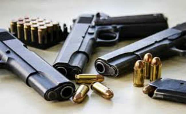 हथियार लेकर घूम रहे थे अपराधी , पुलिस ने धर दबोचा