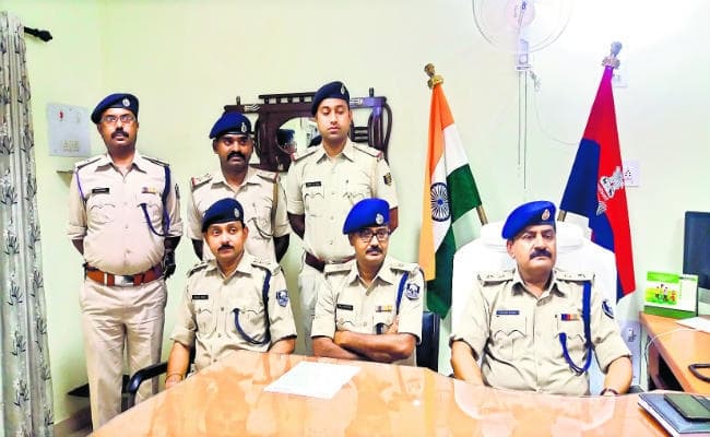 स्कूल के चपरासी ने Rs 8500 में कबाड़ीवाले को बेची थीं कॉपियों