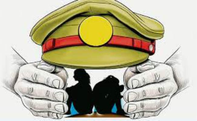 पत्नी के साथ दुर्व्यवहार की पति ने की शिकायत