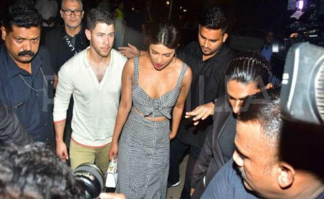 निक जोनस के लिए प्रियंका चोपड़ा ने रखी शानदार पार्टी, नजर आयीं बॉलीवुड की कई हसीनाएं