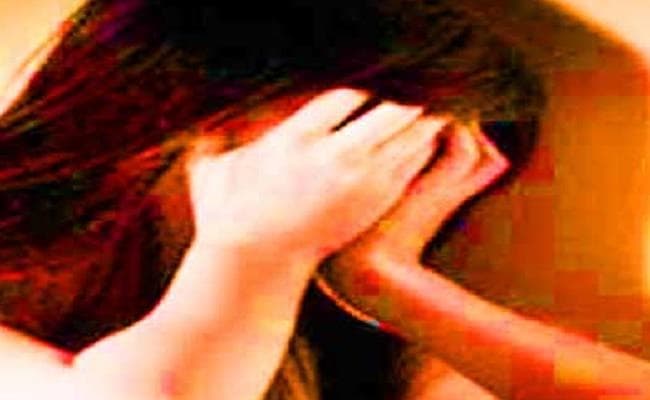 लॉकडाउन में गयी नौकरी, तो पत्नी छोड़ भागा