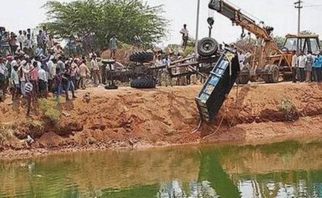 तेलंगाना में ट्रैक्टर-ट्राली नहर में गिरी, एक बच्चा समेत 15 लोगों की मौत