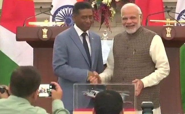 भारत-सेशल्स के बीच छह समझौते, साइबर सुरक्षा पर विशेष जोर