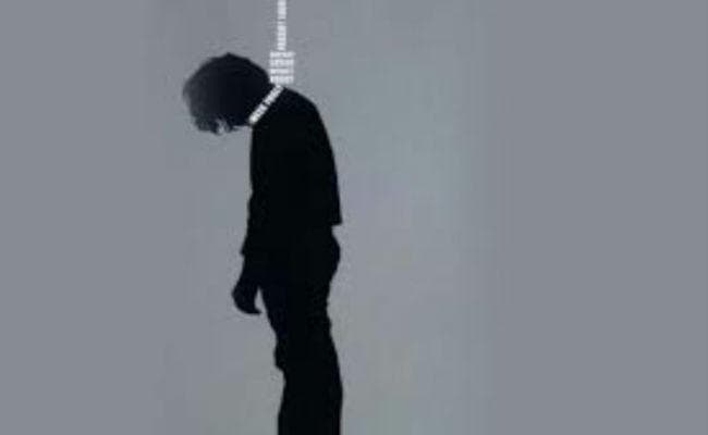 रामगढ़ : पत्नी व बेटी की हत्या कर लगा ली फांसी