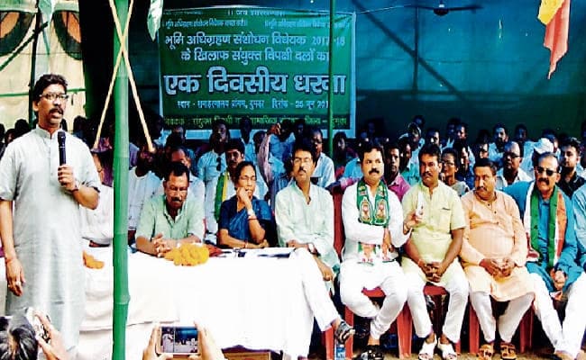 दुमका : भूमि अधिग्रहण की लगायी गयी आग में जल कर खाक होगी भाजपा : हेमंत सोरेन