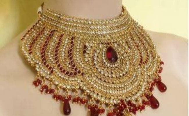 गोल्ड का क्रेज: लगन में सोने सा चमक रहा बाजार