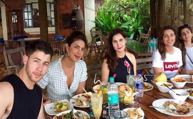 ब्वॉयफ्रेंड निक जोनस के साथ गोवा में दिखीं प्रियंका चोपड़ा, साथ थे भाई-बहन