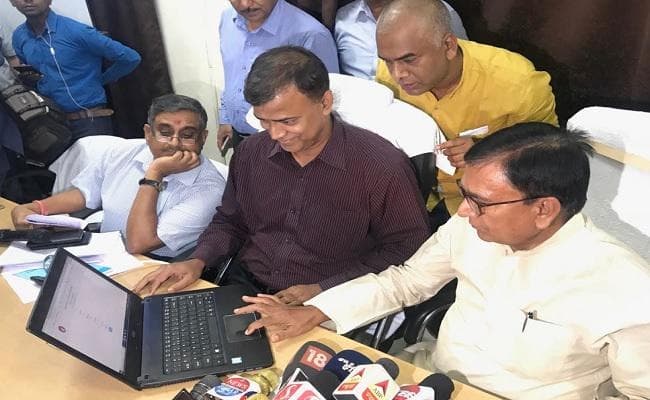 Bihar Board 10th Result 2018 : 68.89 फीसदी पास, प्रेरणा बनीं टॉपर, पहले तीन टॉपर्स में 4 बेटियां
