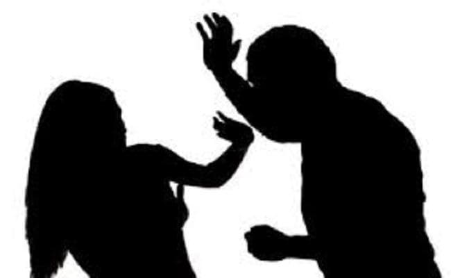 भाभी से तीन देवरों ने बनाना चाहा अवैध संबंध, विरोध करने पर मारपीट कर घर से निकाला और उसके बाद...