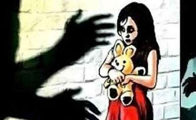 रांची : वैन चालक नूर इस्लाम ने बच्ची के साथ की छेड़खानी